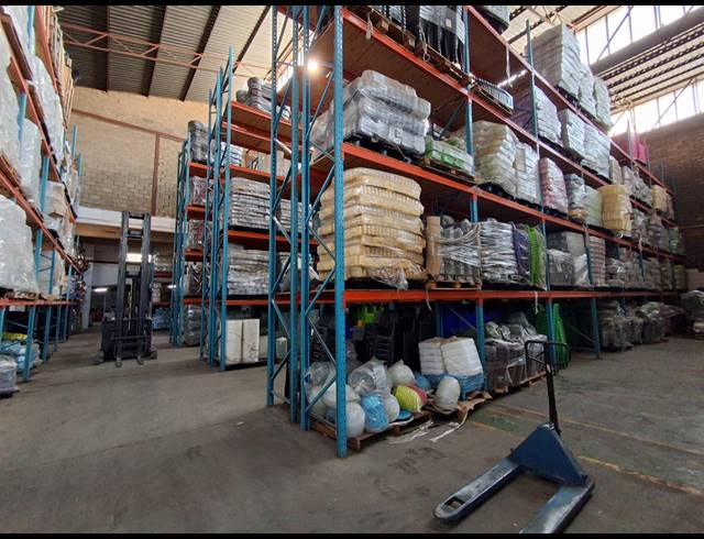 1,900M² WAREHOUSE TO LET IN HERIOTDALE